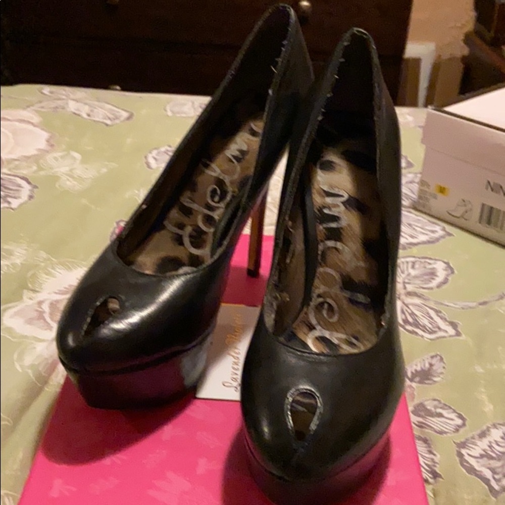 Black Peep Toe 51/2 6 in heels